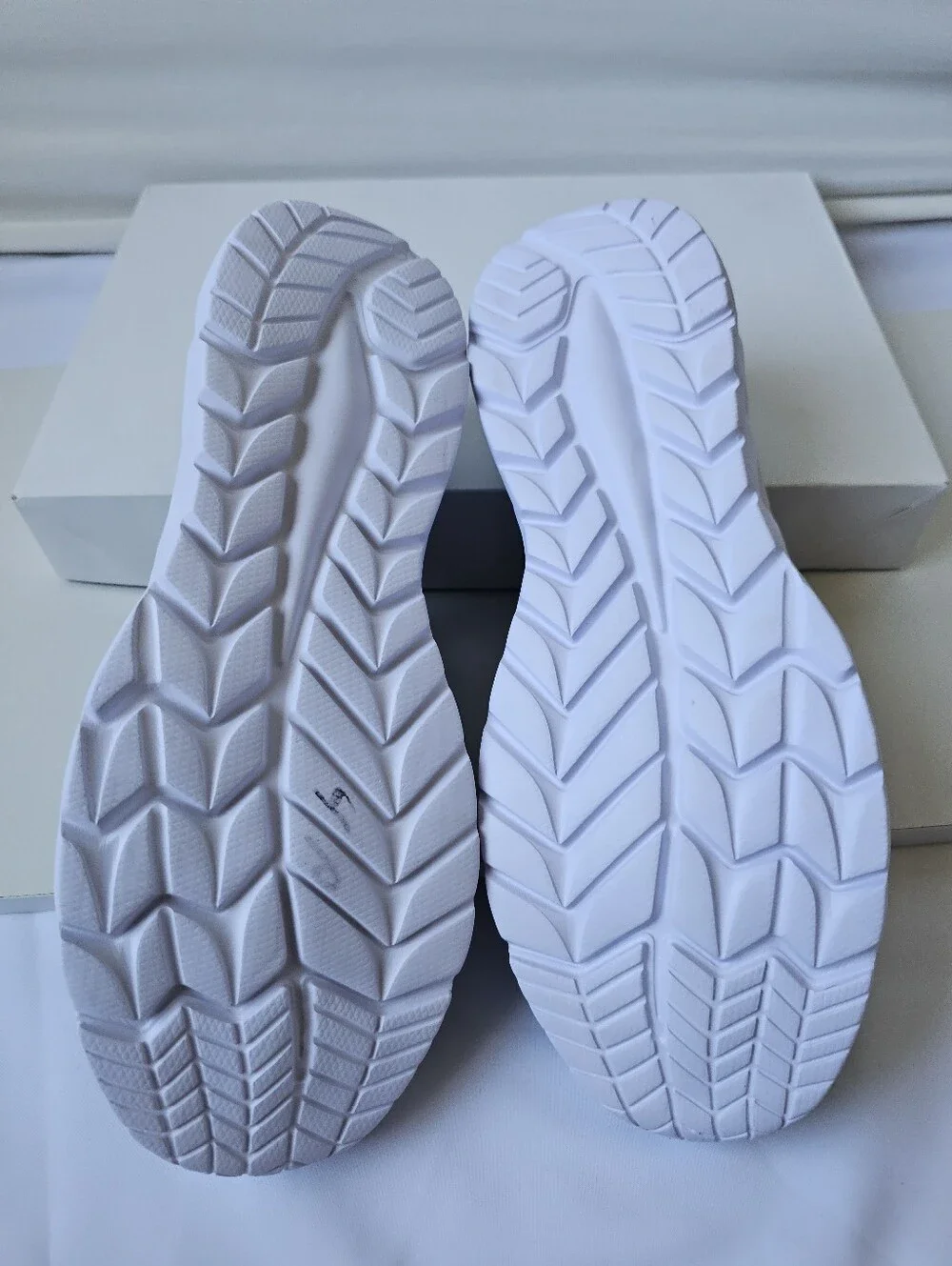 Men's Lightweight Breathable Mesh Slip-On Sneakers - Size 43 (US 9.5-10)
